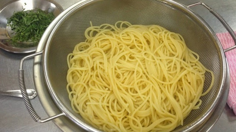 Cách luộc mì spaghetti đúng chuẩn