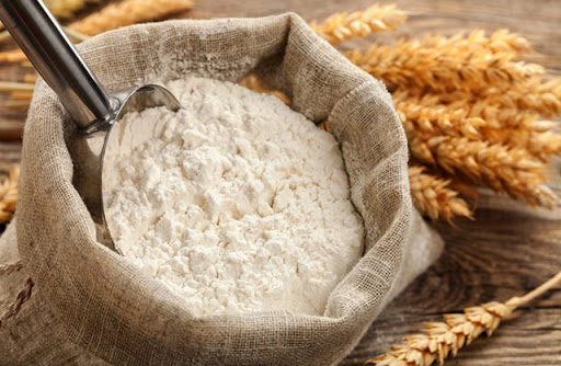 Chọn bột mì không bị ẩm mốc để đảm bảo chất lượng bánh bò thành phẩm