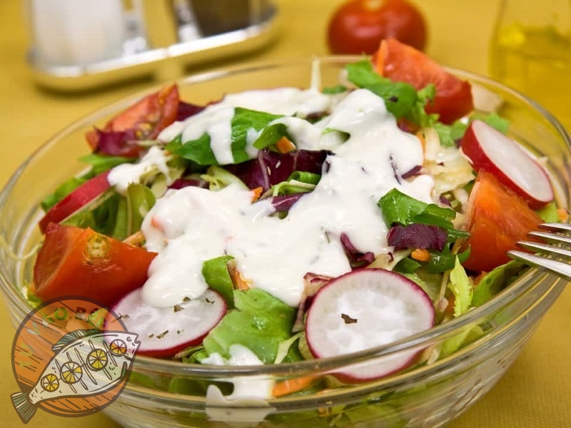 Một món khai vị không hề tồi kết hợp giữa salad và sữa chua Hy Lạp